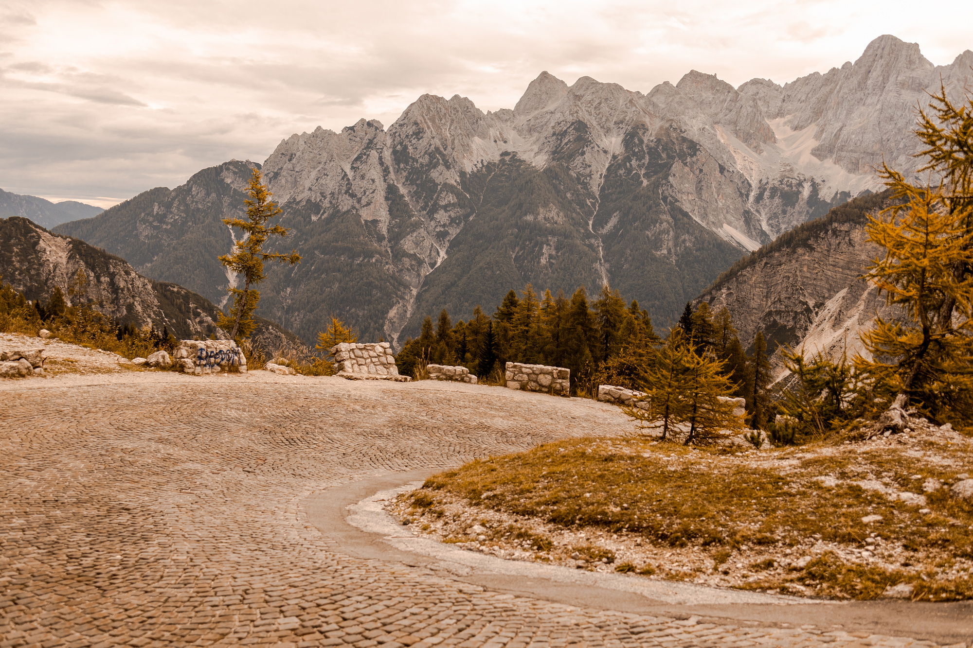 Servus Kärnten –  Pozdravljena Slovenija –      Ciao Italia!